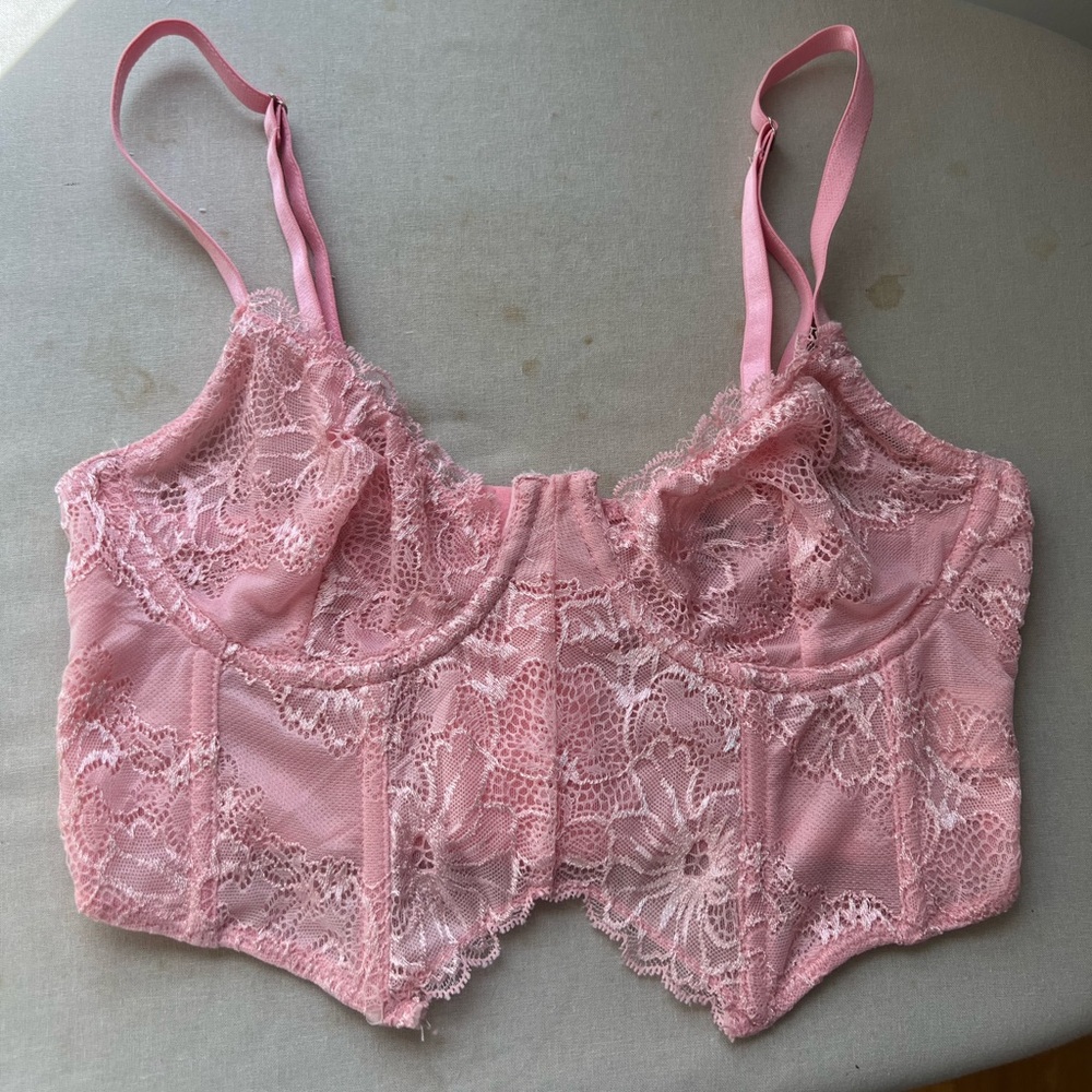 Lace cropped tank top